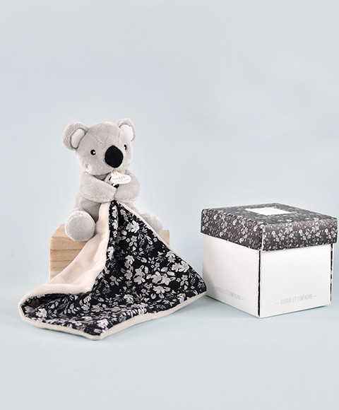 Doudou koala gris avec mouchoir à motif gris et noir - Doudou et Compagnie