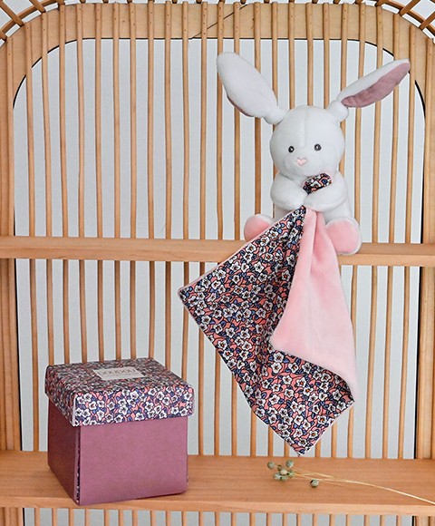Doudou lapin blanc avec mouchoir rose a motif liberty - Doduou et Compagnie