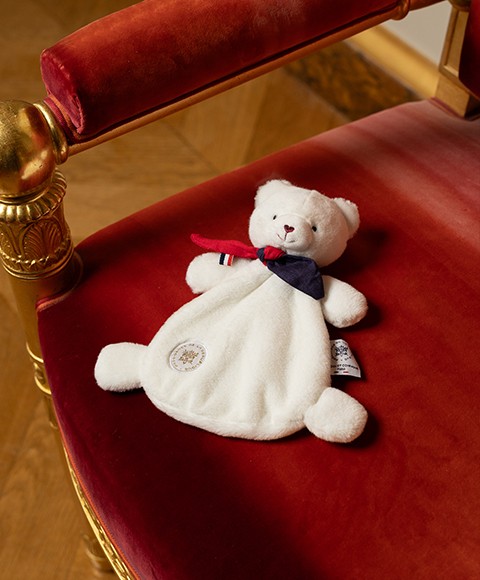 Ours-Élysée-Doudou-FR8018-fond-elysée2.jpg