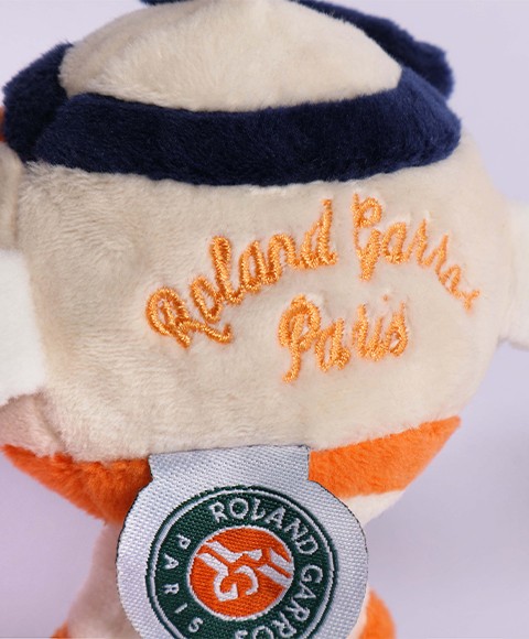 broderie-roland-garros-paris-detail-peluche-madame-balle LI4608.3.jpg
