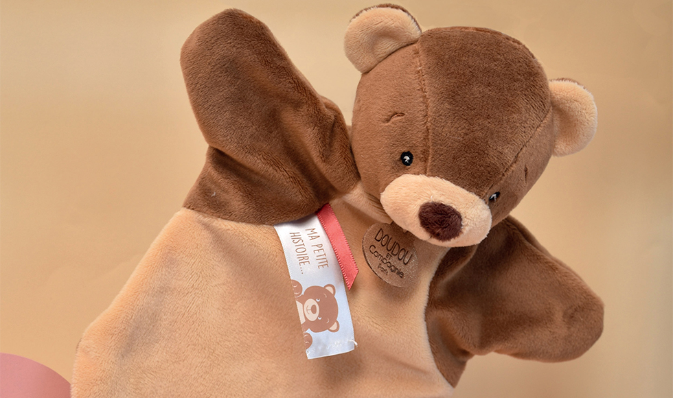 doudou marionnette ours marron et miel avec étiquette imprimée